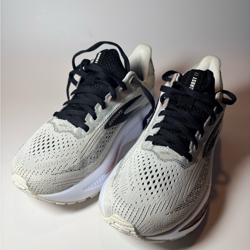 Brand New In Box Womens Brooks Ghost 17 Size 5 Wide. Off White, Rose Gold, Black - Picture 13 of 15